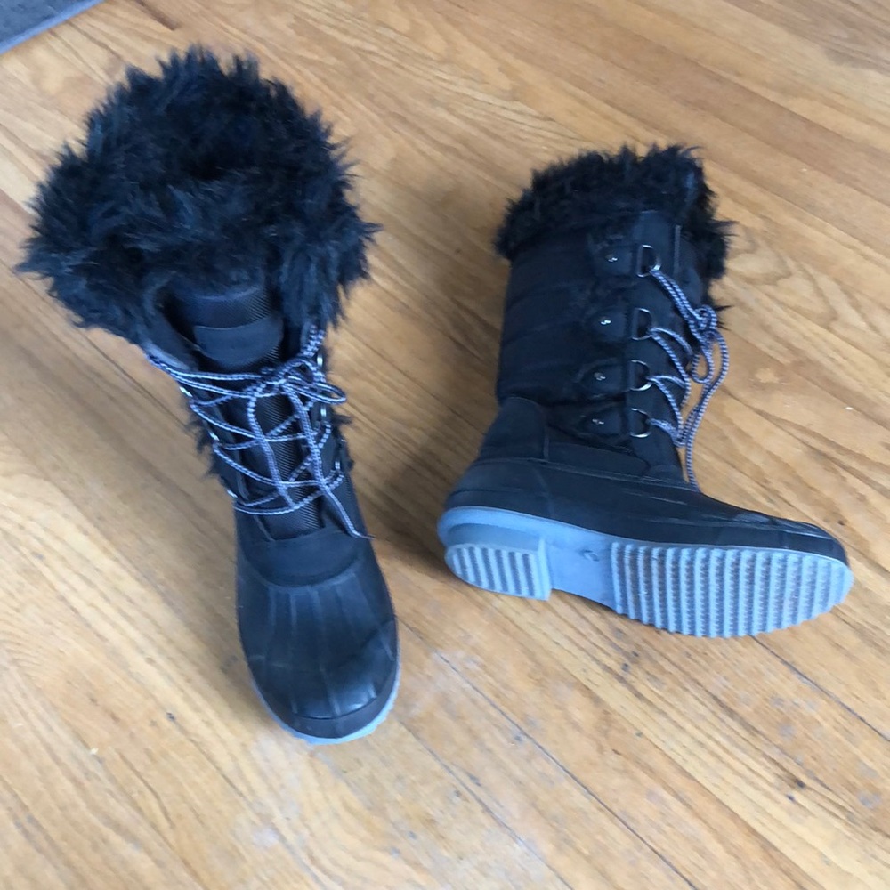 Brand new size 8 waterproof  winter boots